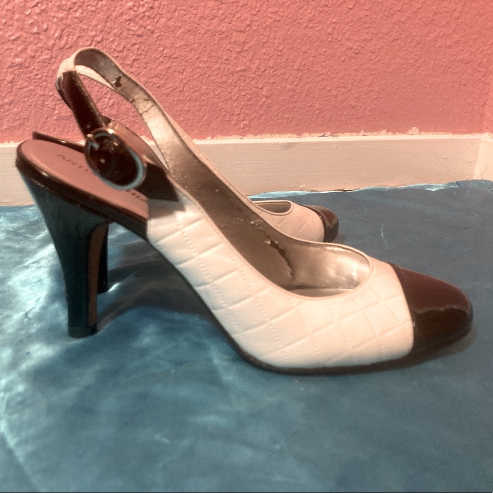 Arturo Chiang black & white sling back closed toe pumps